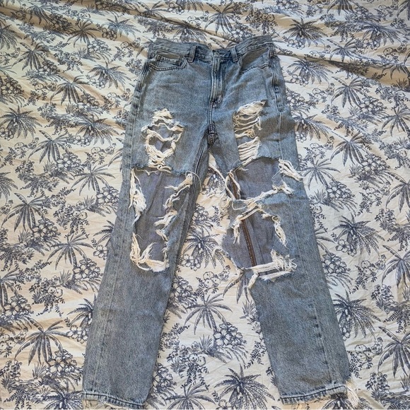 AE Mom Jean Size 4 - Picture 1 of 5